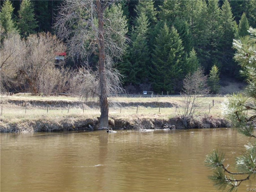 Plan B 4641 Central Avenue, Midway BC, V0H 1M0 Discover Border